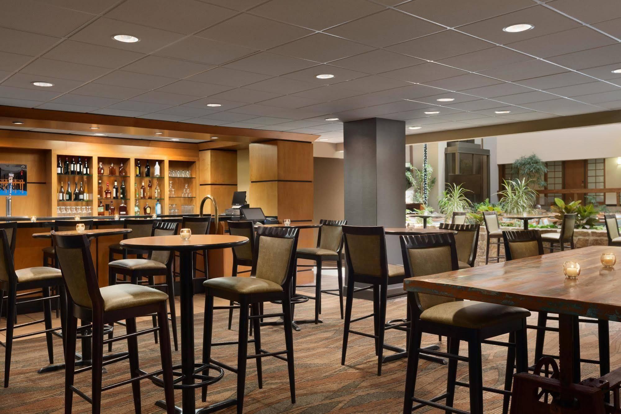 Embassy Suites By Hilton Oklahoma City Will Rogers Airport Εξωτερικό φωτογραφία
