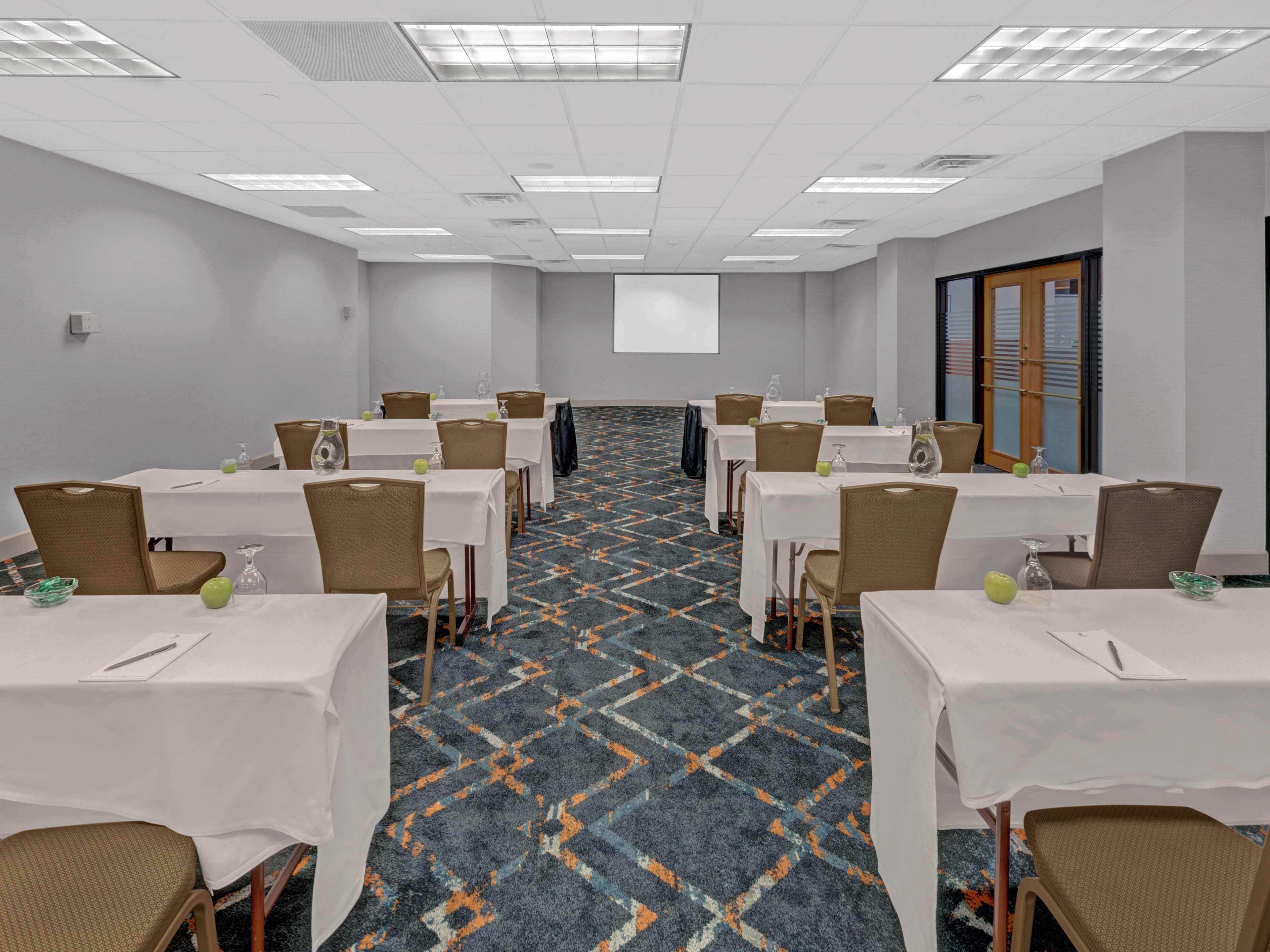 Embassy Suites By Hilton Oklahoma City Will Rogers Airport Εξωτερικό φωτογραφία