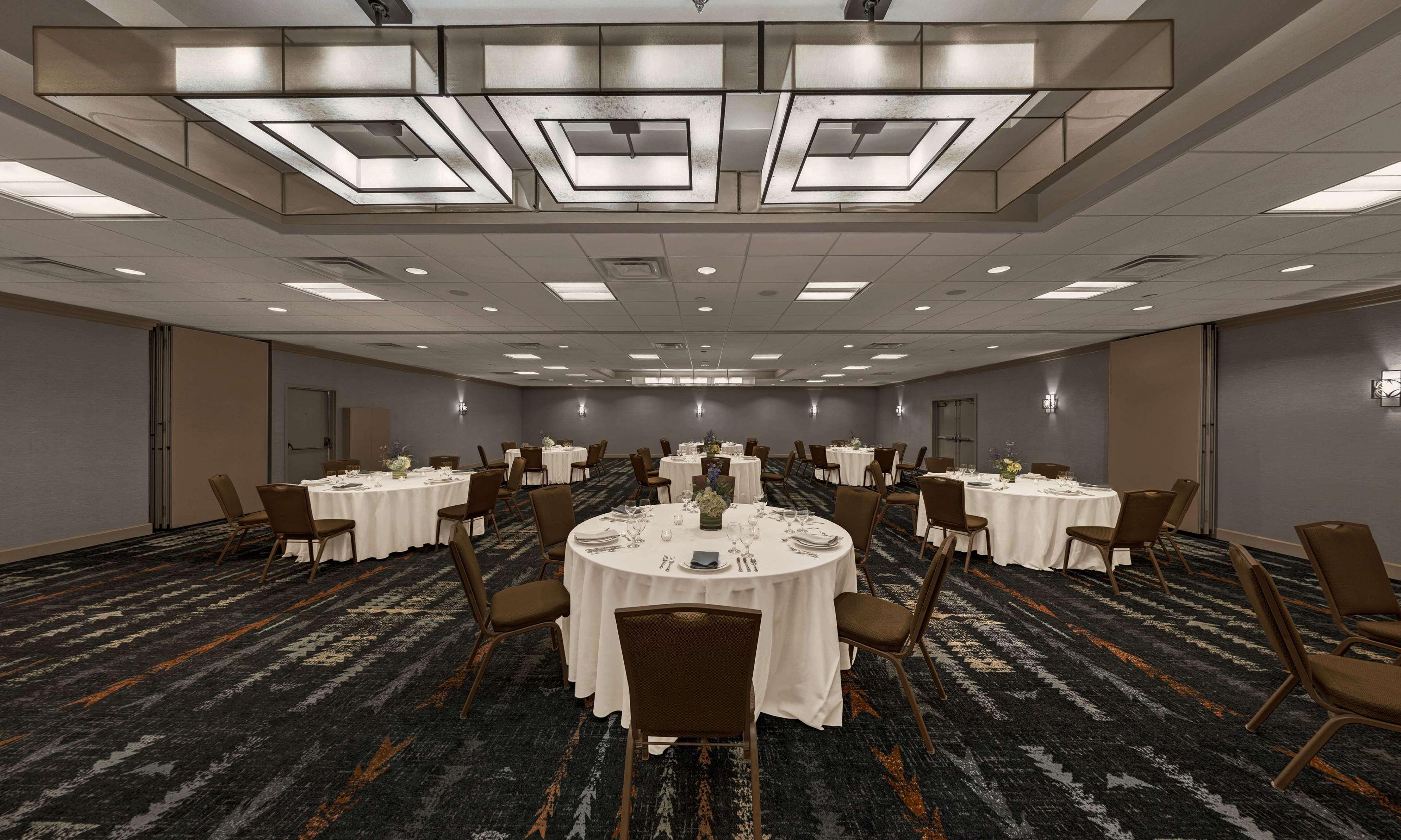 Embassy Suites By Hilton Oklahoma City Will Rogers Airport Εξωτερικό φωτογραφία