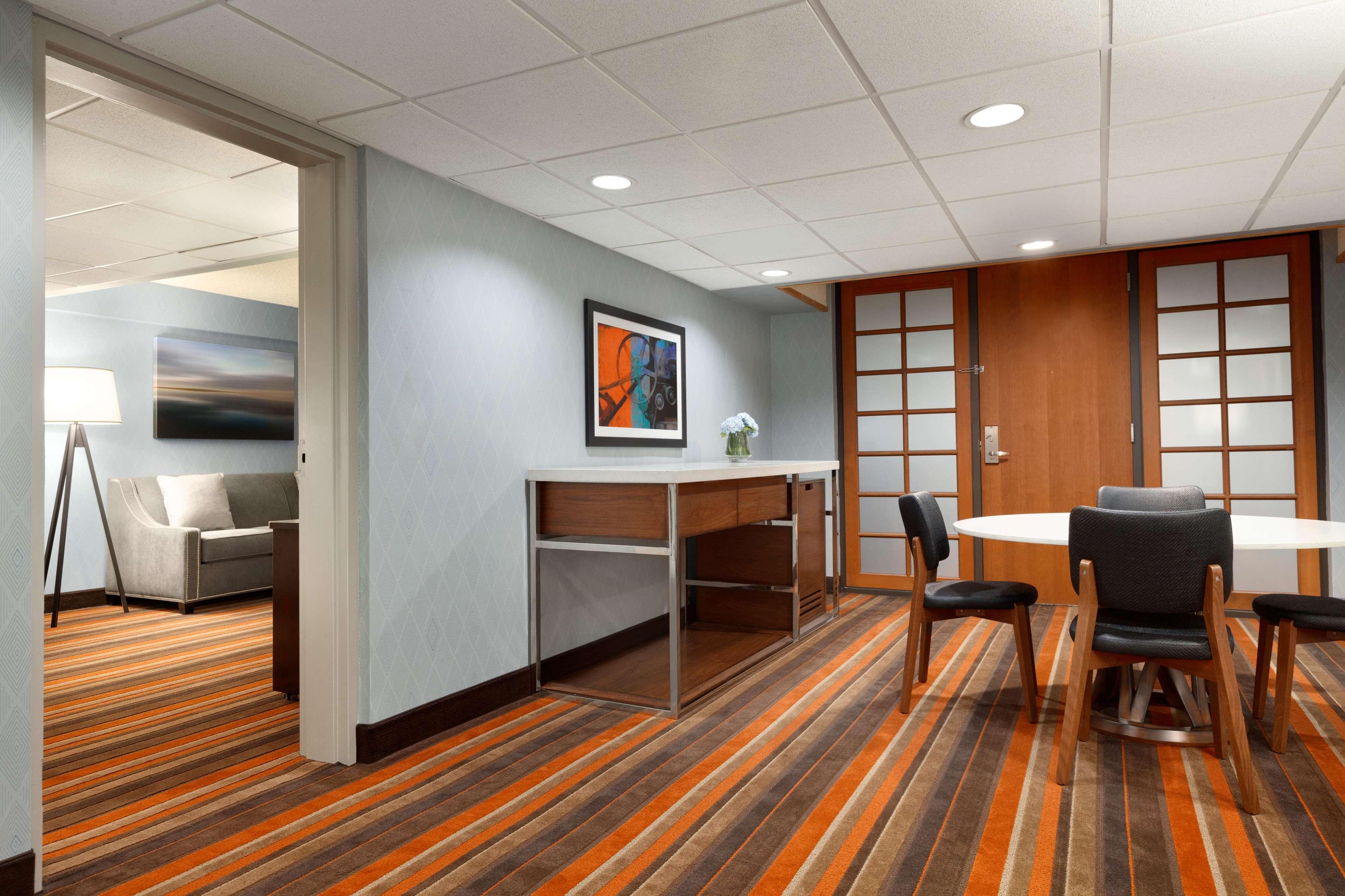 Embassy Suites By Hilton Oklahoma City Will Rogers Airport Εξωτερικό φωτογραφία