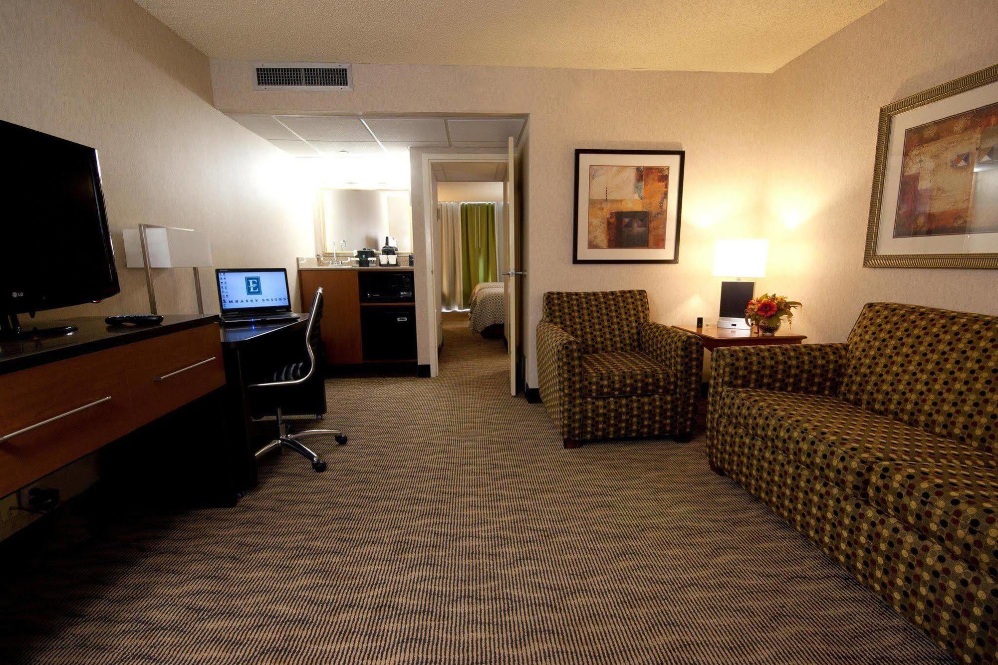 Embassy Suites By Hilton Oklahoma City Will Rogers Airport Εξωτερικό φωτογραφία
