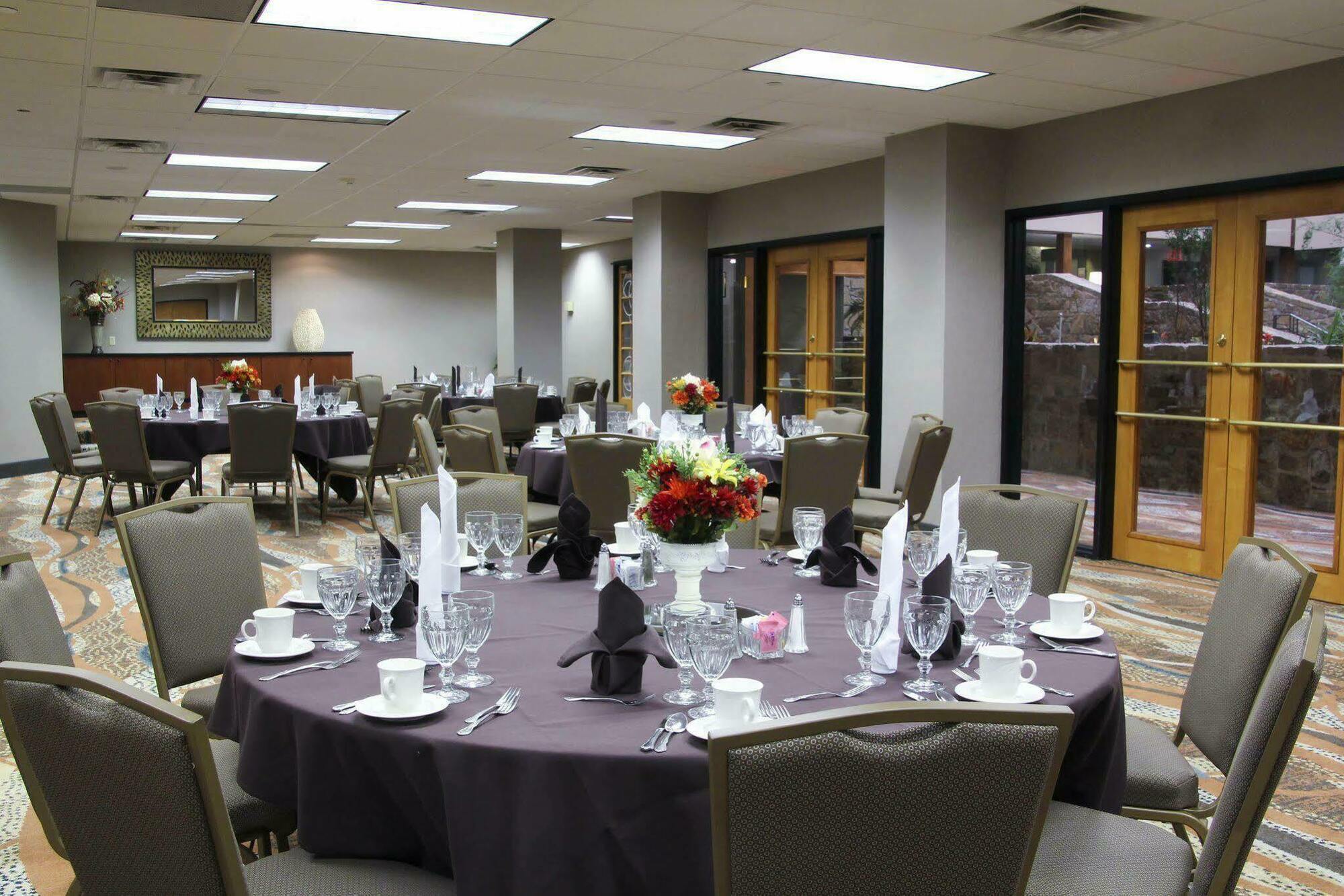 Embassy Suites By Hilton Oklahoma City Will Rogers Airport Εξωτερικό φωτογραφία